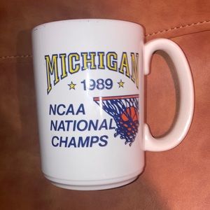 🏀 1988-1989 Michigan Wolverines NCAA Champs Coffee Mug Rob Pelinka Glen Rice ☕️